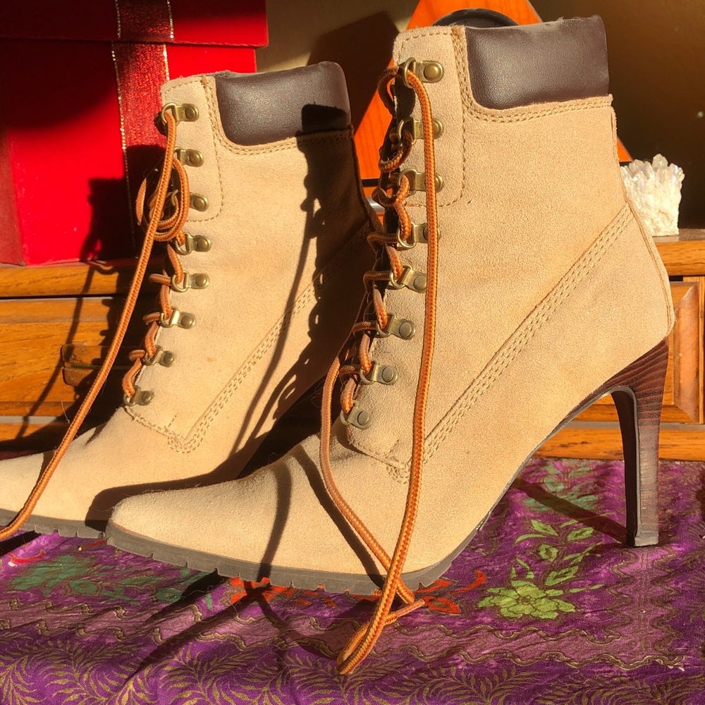 Sexy Boots.. walk like a Queen